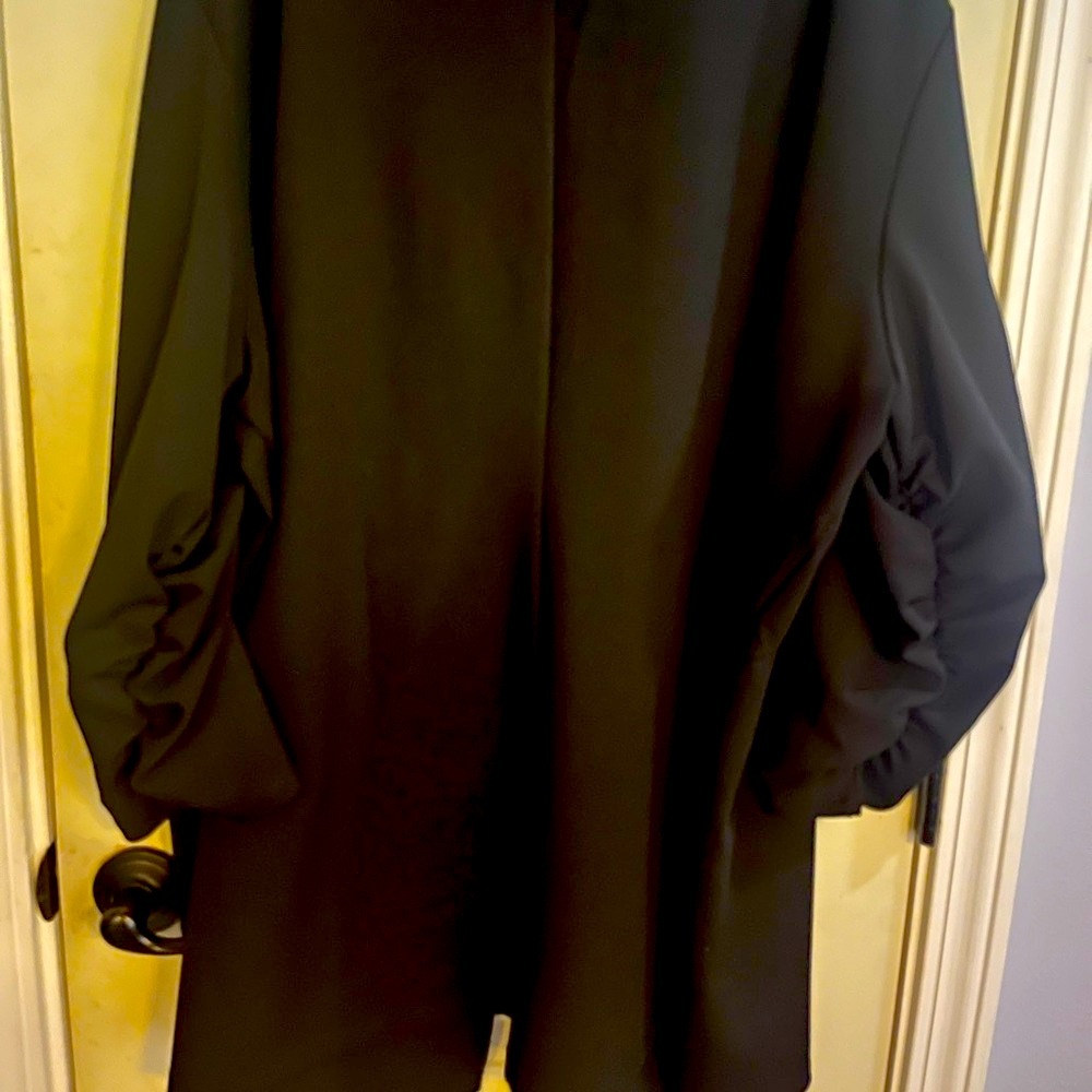 Cisco’s Design Curve Black mid length blazer black . Sz 20  very nice .